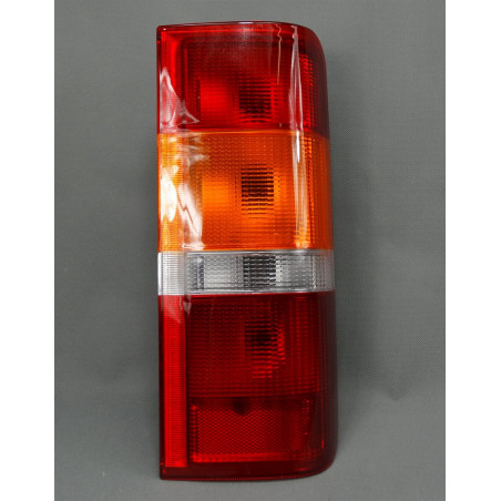 LAMPA TYLNA - PRAWA / FORD...