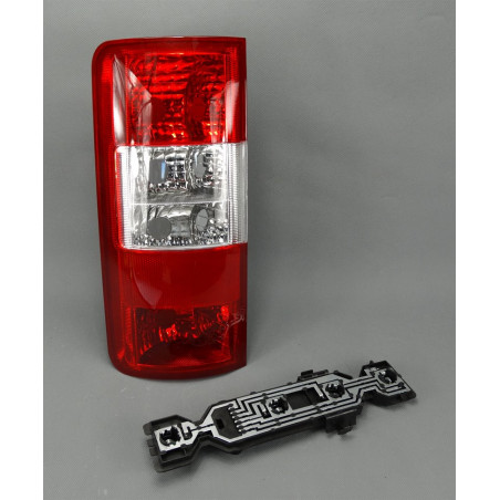 LAMPA TYLNA - LEWA Z LISTWĄ...