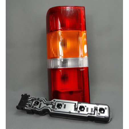 LAMPA TYLNA - LEWA Z LISTWĄ...