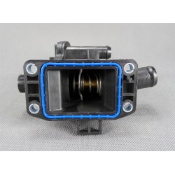 OBUDOWA TERMOSTATU (Z TERMOSTATEM) 1.6 TDCI / FORD C-MAX 2007-, FIESTA FUSION 2002-, FOCUS MK2 2004-2012